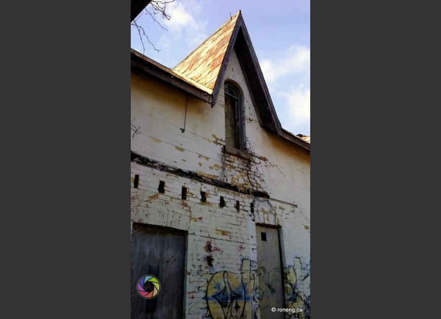 Abandoned House on Kettleby Rd 2